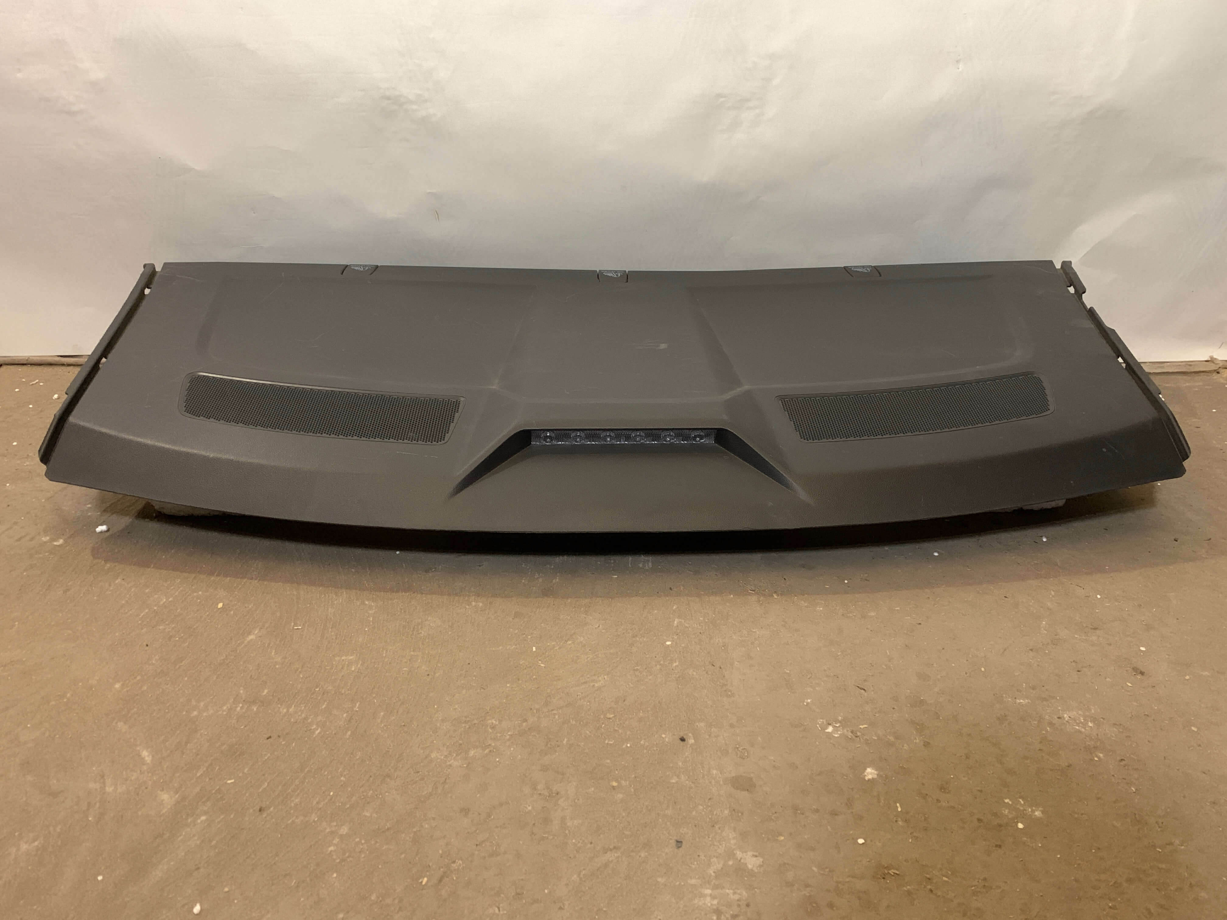 Полка задня Volkswagen Jetta