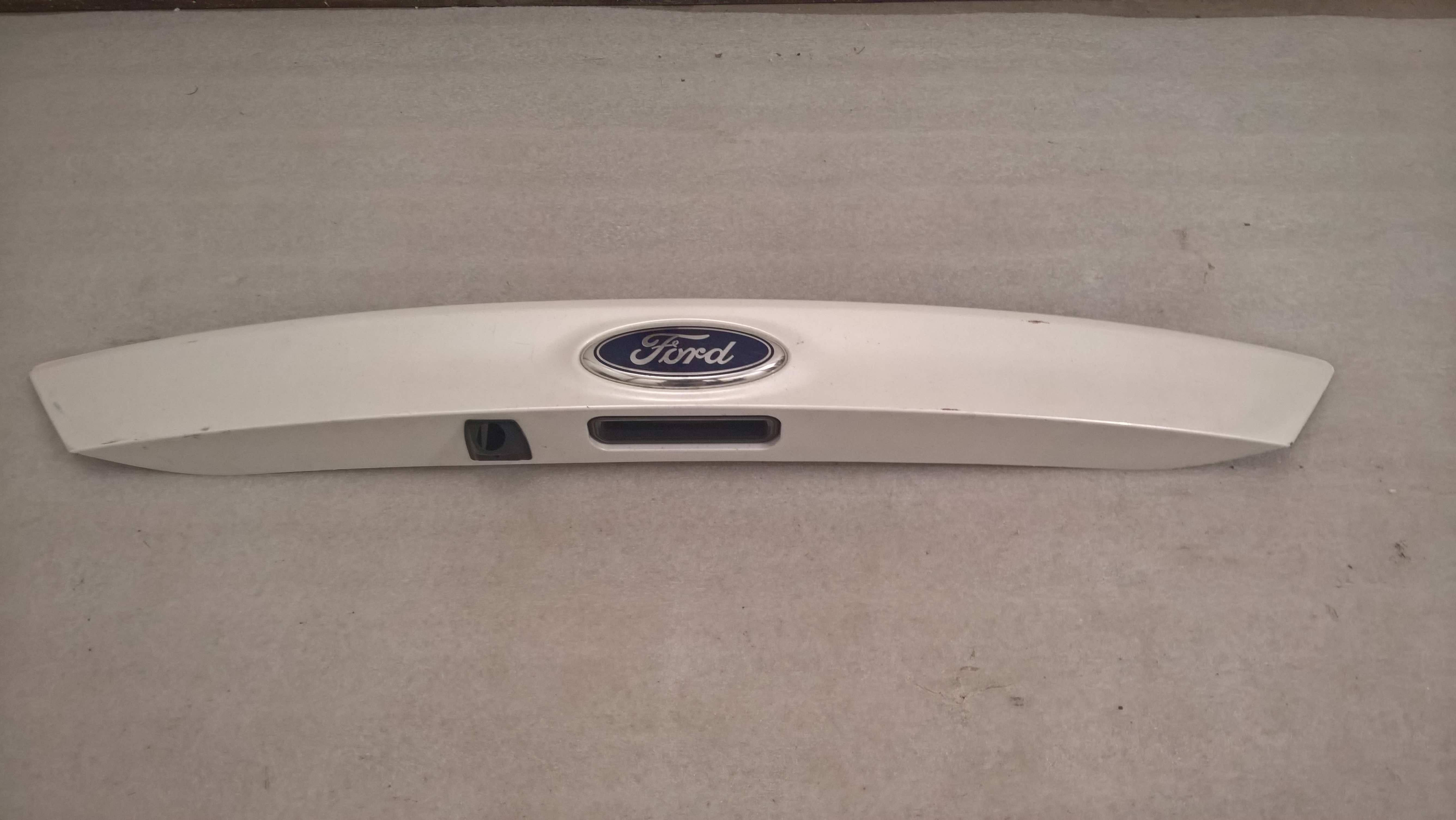Молдинг накладка кришки багажника Ford Focus MK3 Hatchback