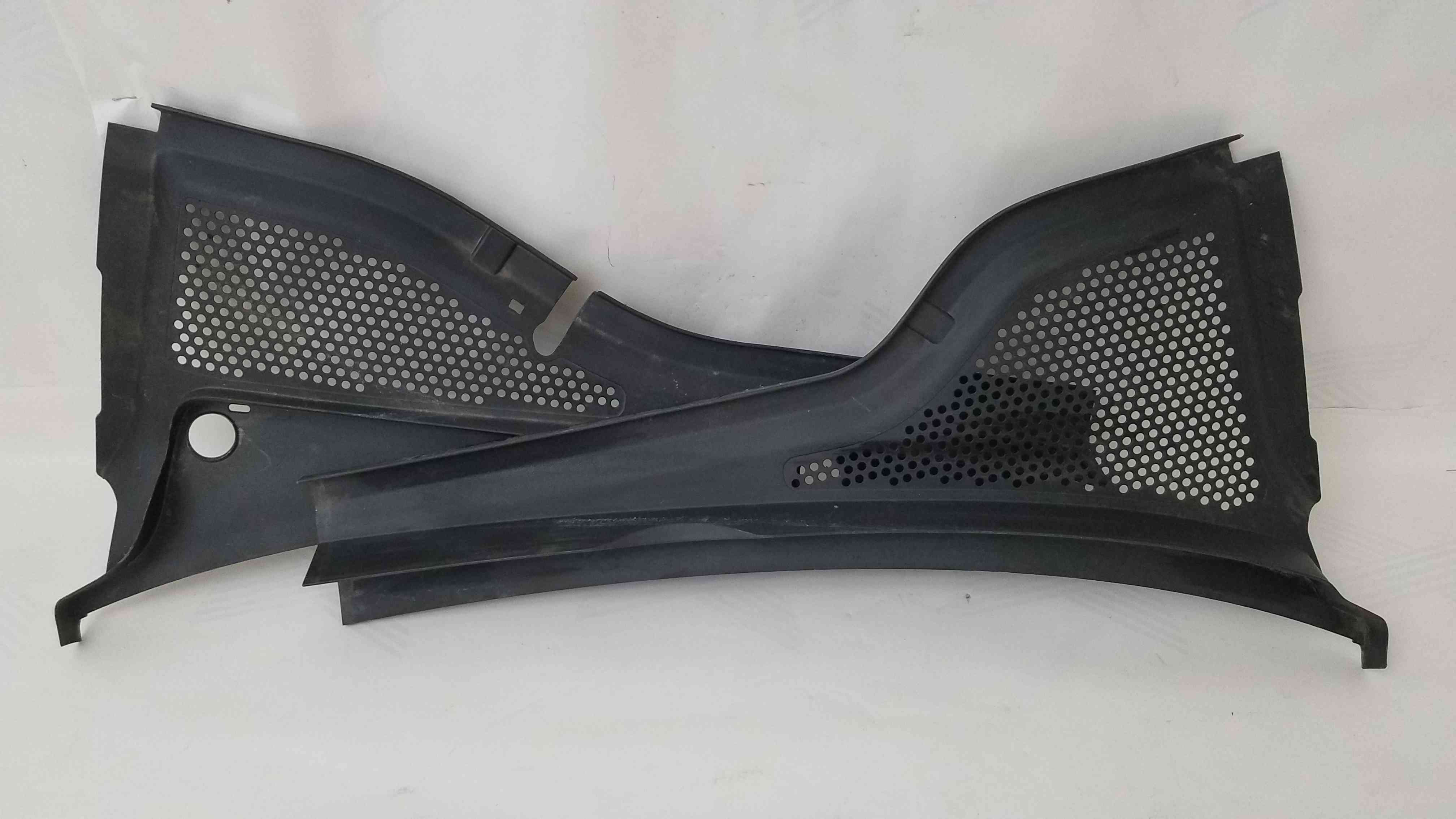 Накладка під лобове Volkswagen Golf 2016 2015 2014 2013 2012 5GM819403