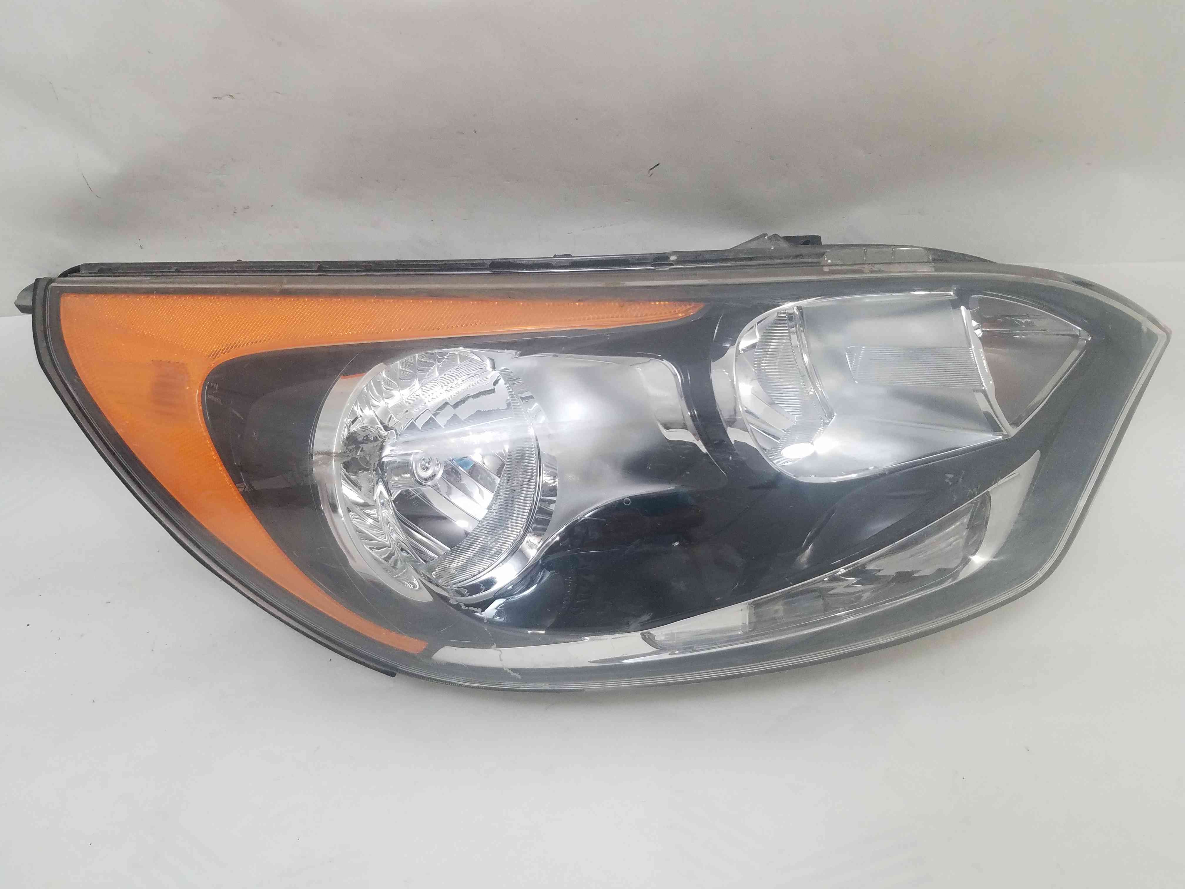 Фара передня права Kia Rio 2017 2016 2015 2014 2013 2012 2011 92102 1W110