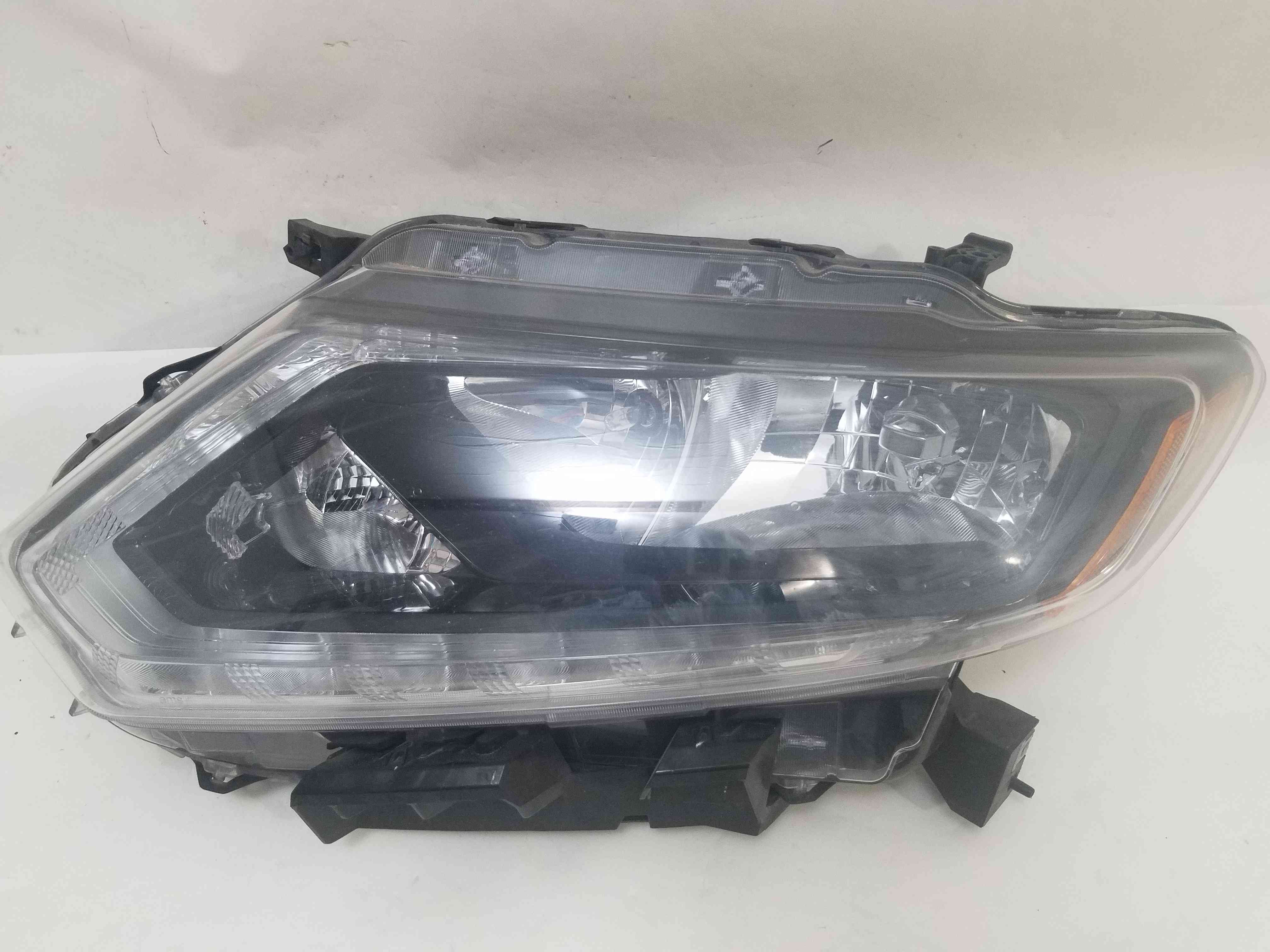 Фара передня ліва Nissan Rogue 2016 2015 2014 2013 1011-500365