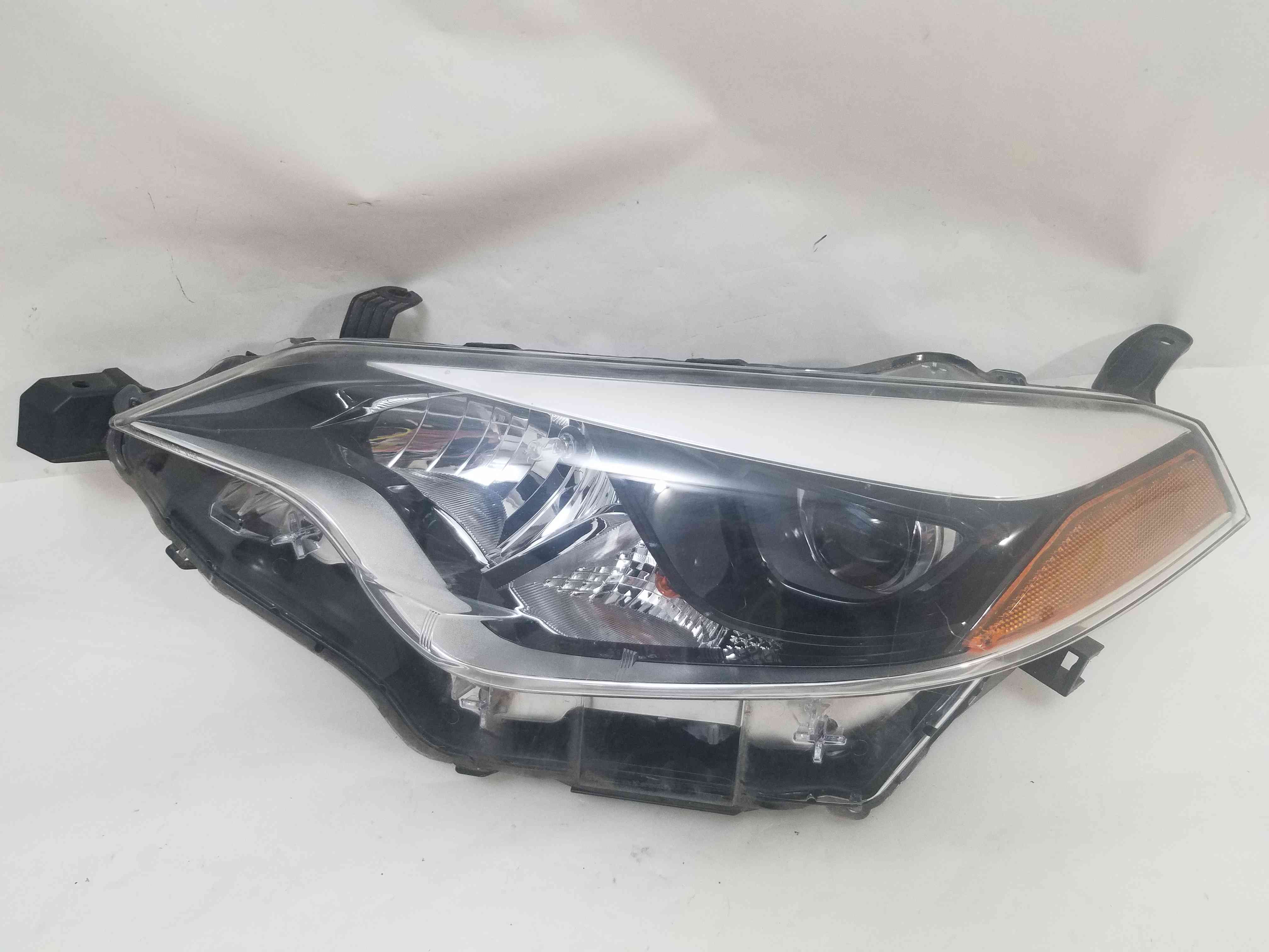 Фара передня ліва Toyota Corolla 2016 2015 2014 2013 947 449-33 81150-02E60 ZTY111410L