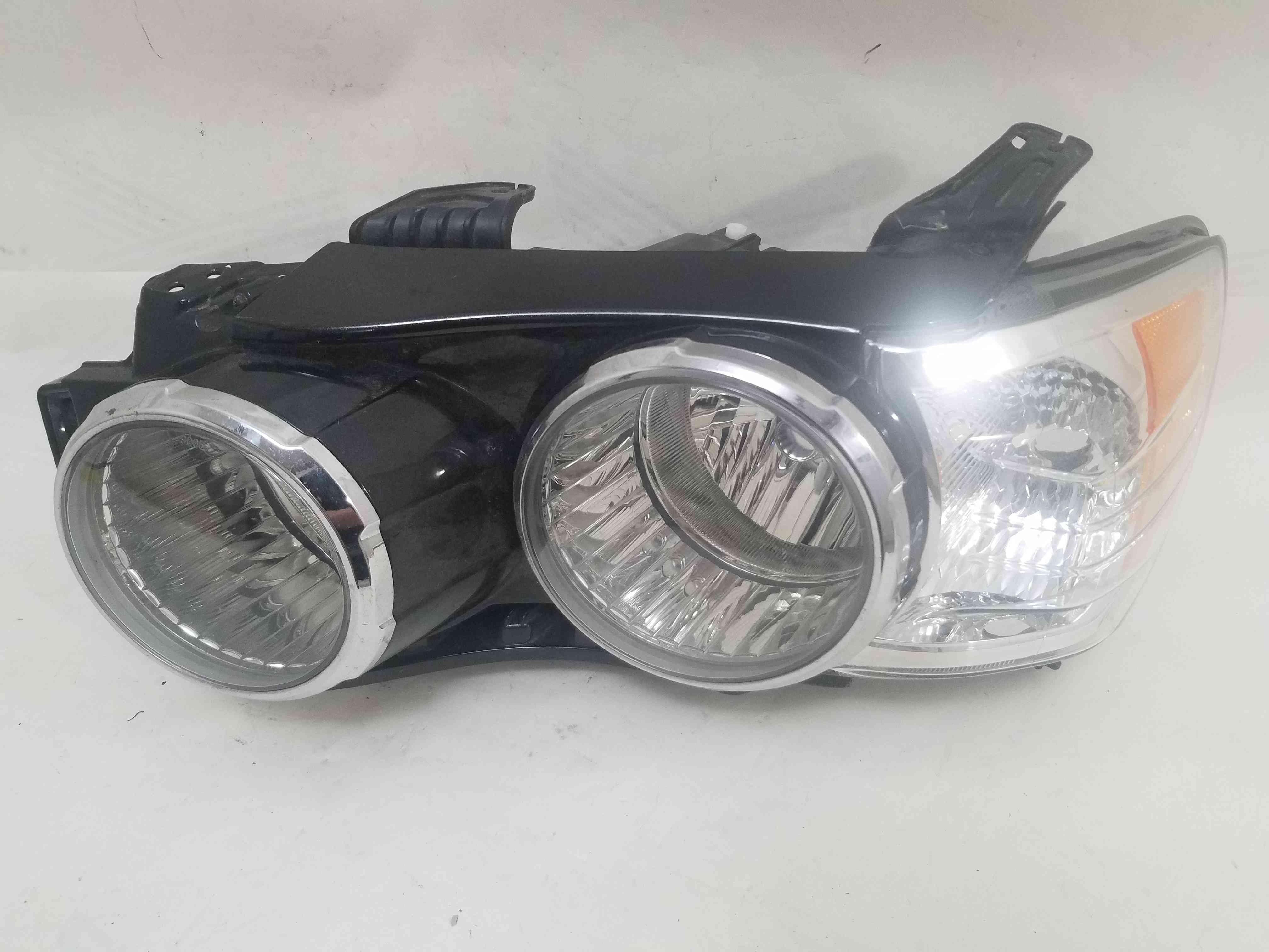 Фара передня ліва Chevrolet Sonic 2015 2014 2013 2012 GM2502359 96830971