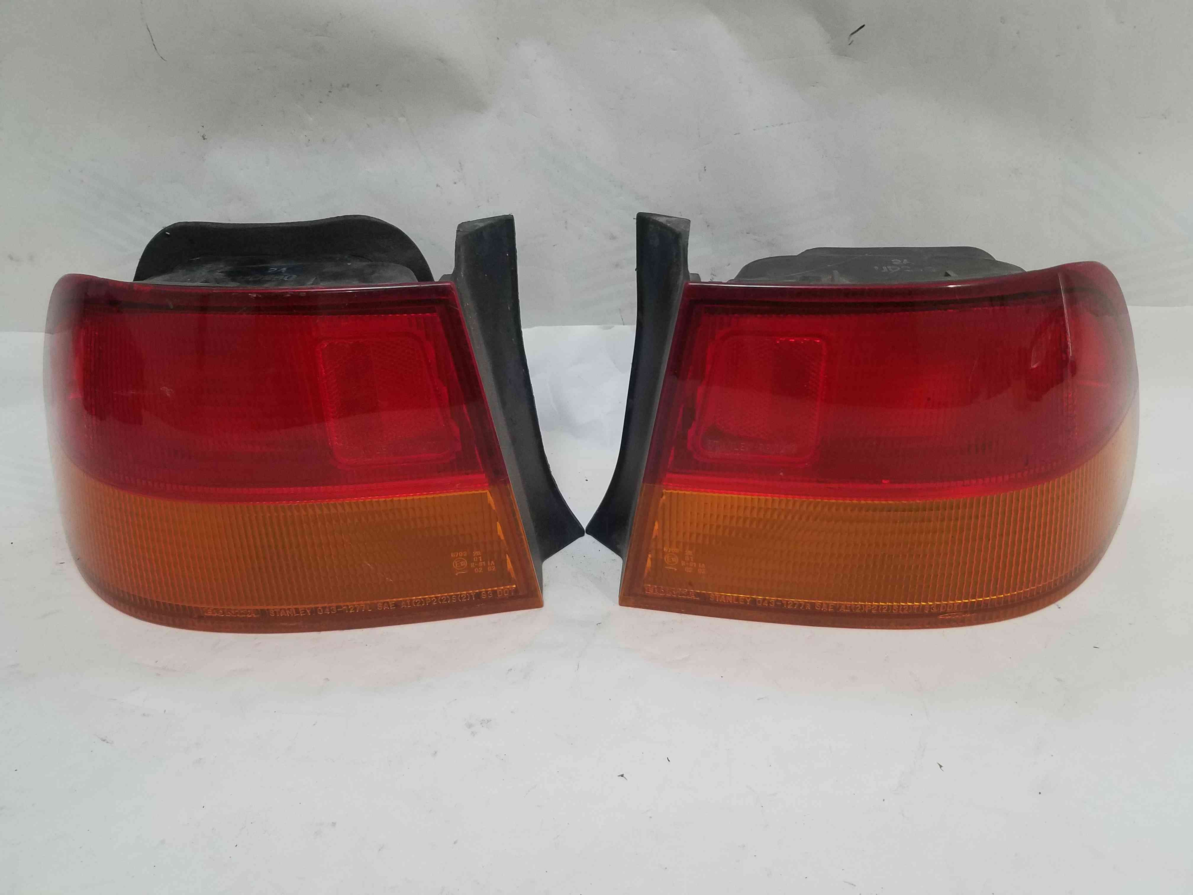 Ліхтар задній правий лівий Honda Civic 2005 2004 2003 2002 2001 2000 1999 1998 1997 1996 043-1277 217-1924R 217-1924L 33501-S02-A01 33551-S02-A01