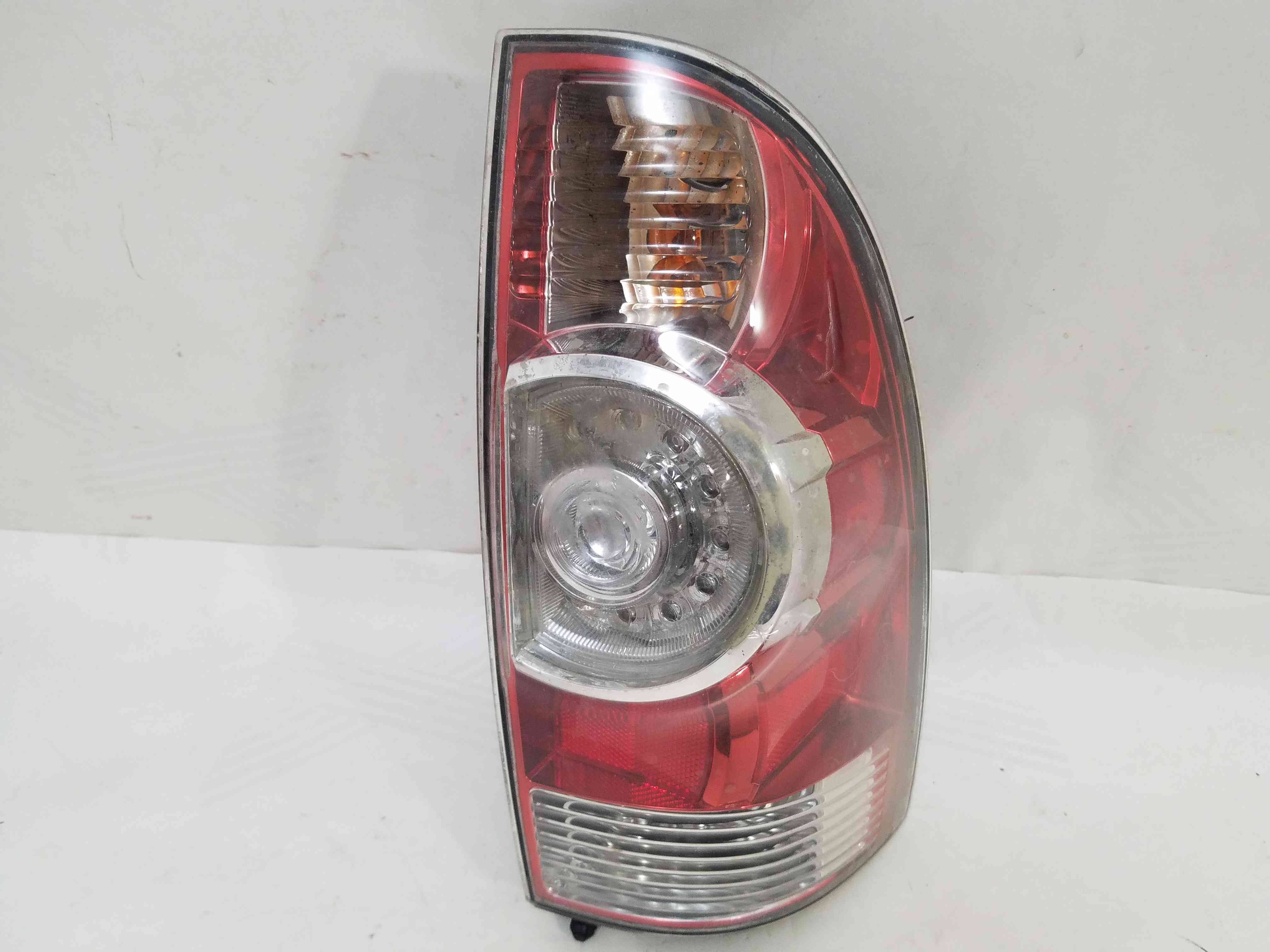 Ліхтар задній правий Toyota Tacoma 2015 2014 2013 2012 2011 2010 2009 TY1090-B000R 81550-04160