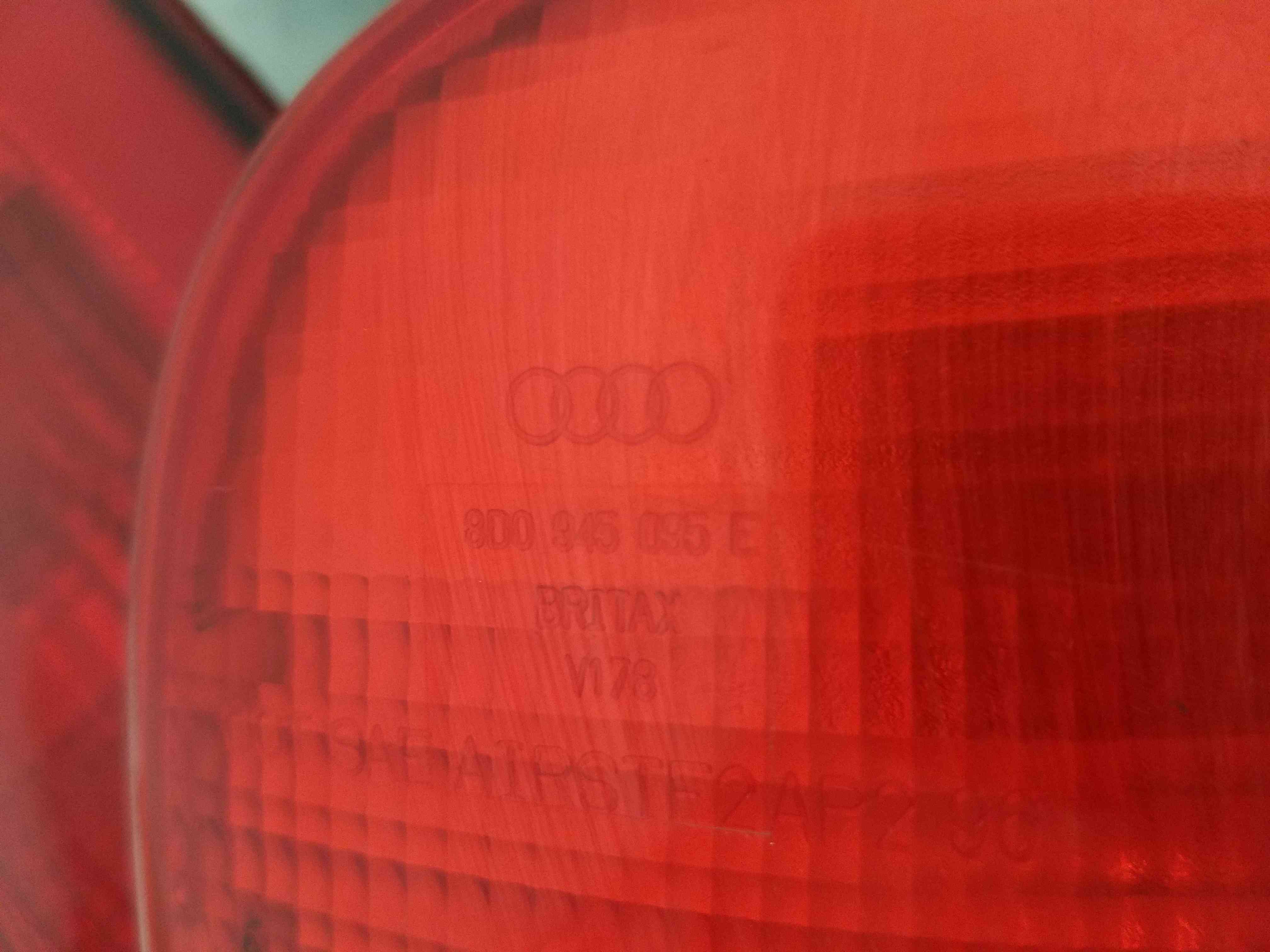 Ліхтар задній лівий Audi A4 1999 1998 1997 8D0 945 095 DL