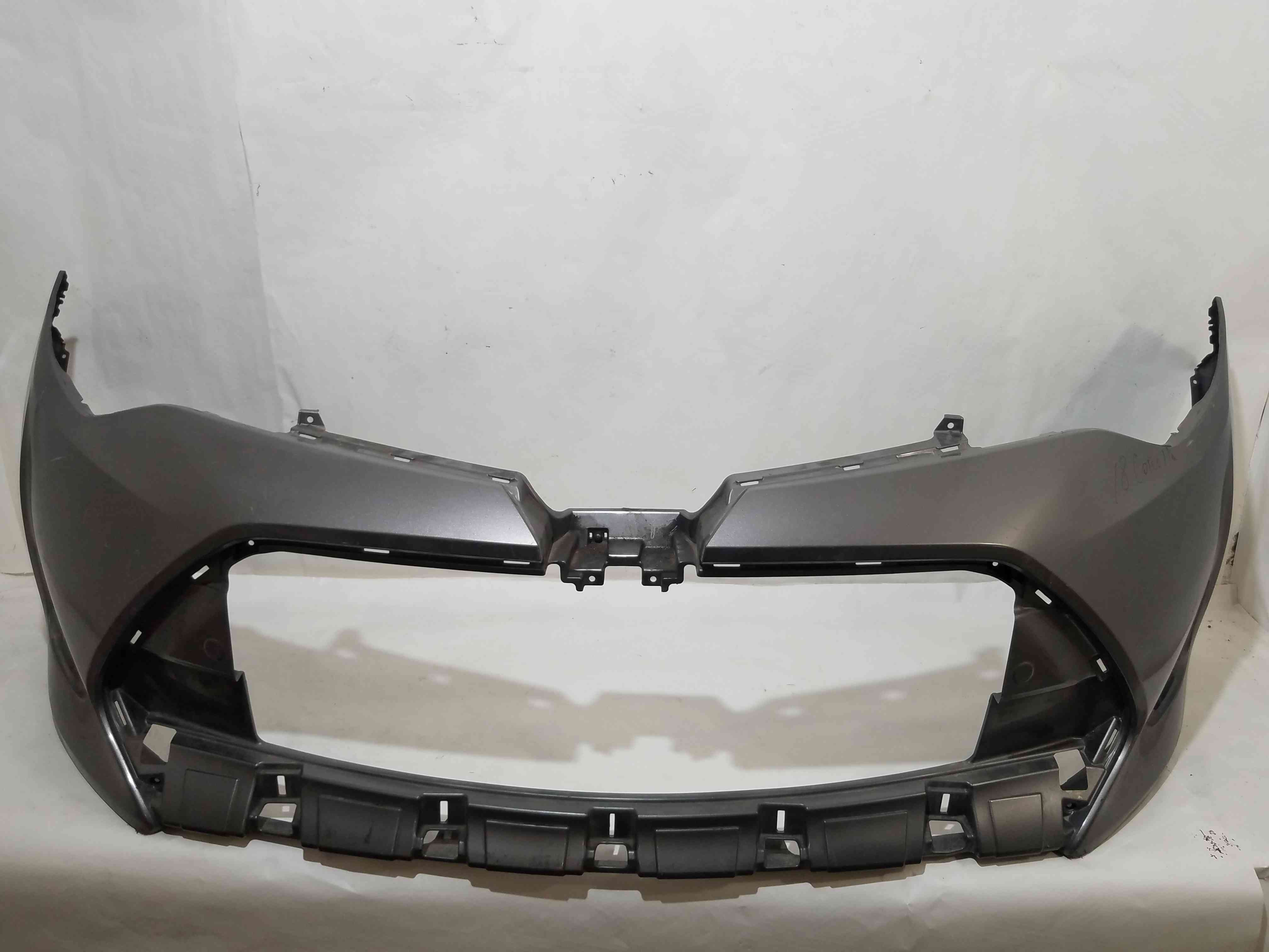 Бампер передній Toyota Corolla 2019 2018 2017 2016 5211903907 5211902L40