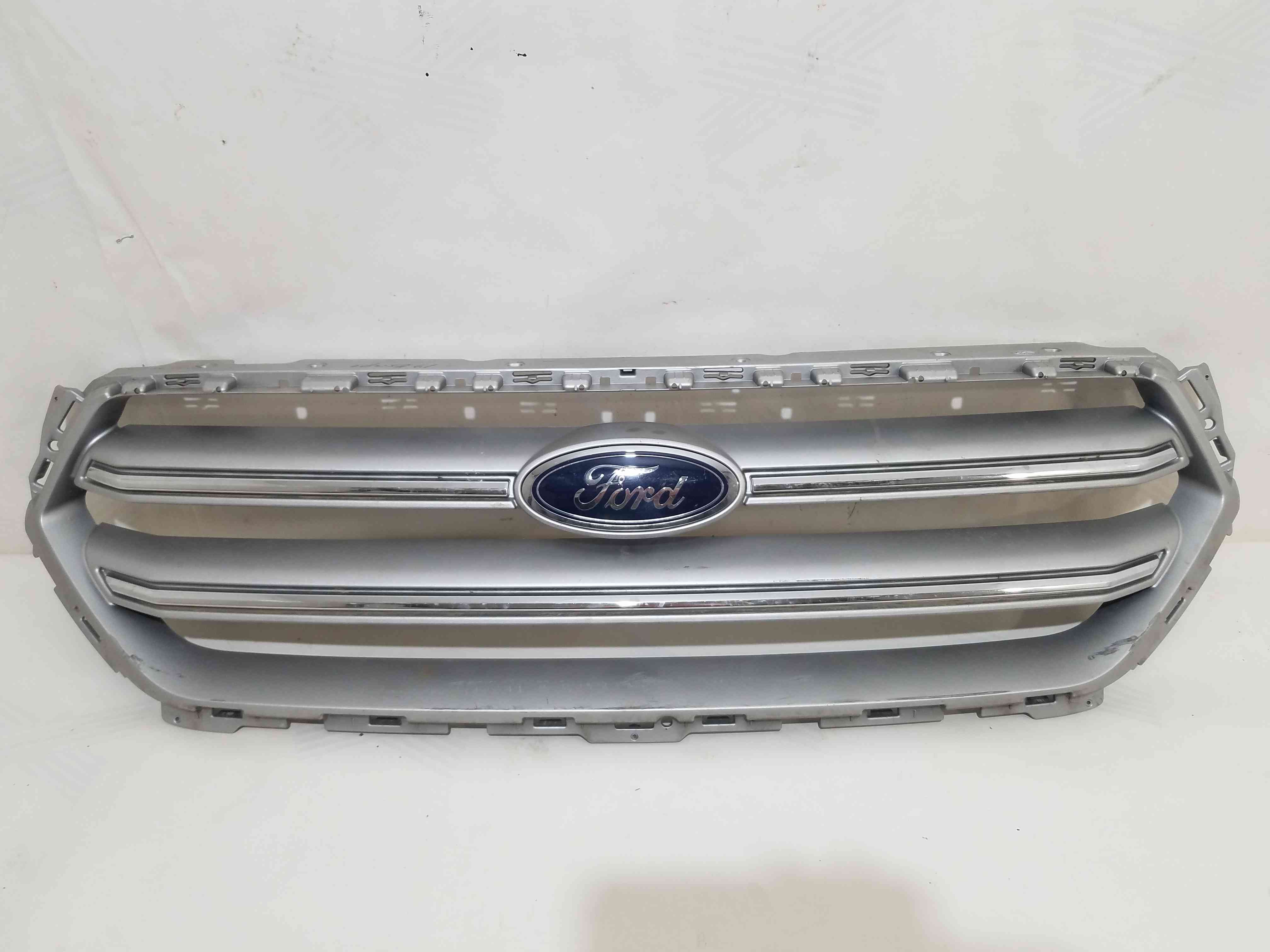 Решітка радіатора гриль Ford Escape 2019 2018 2017 GJ5Z-8200-CC