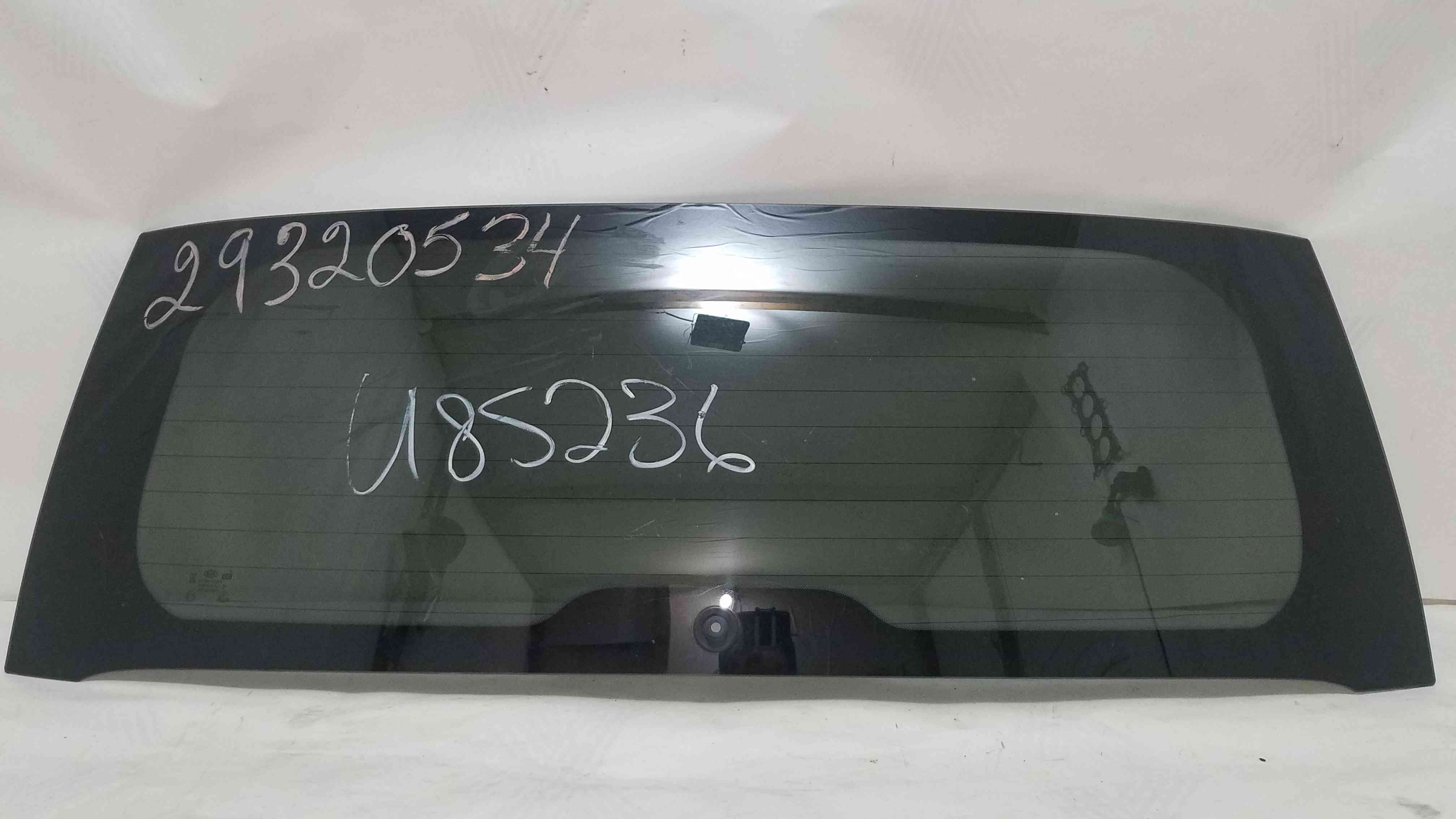 Скло дверей багажнику Kia Soul 2019 2018 2017 2016 2015 2014 87110-B2000