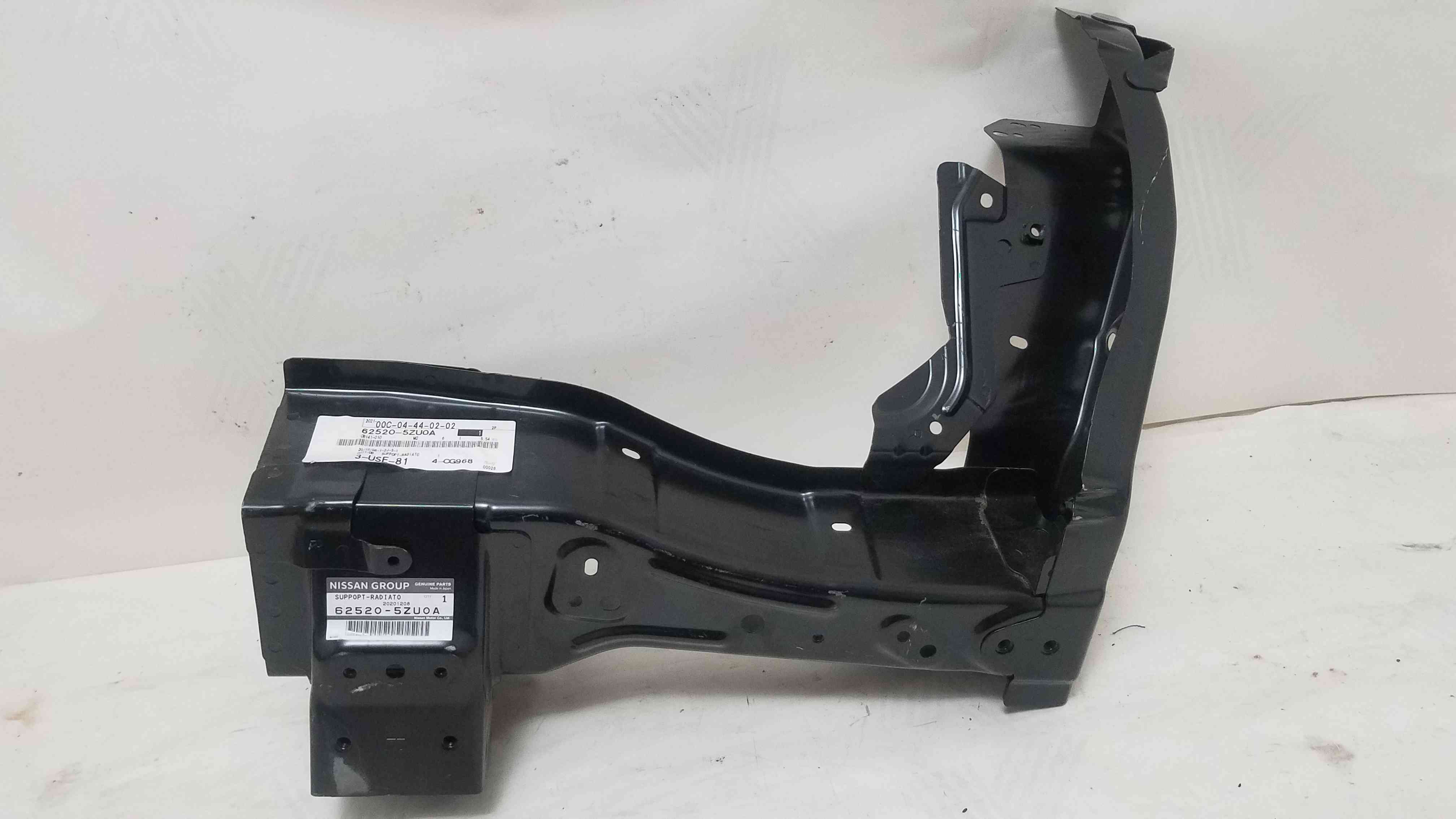 Бокова опора радіатору права Nissan Armada 2021 2020 2019 2018 2017 2016 62520-5ZU0A 625205ZU0A,