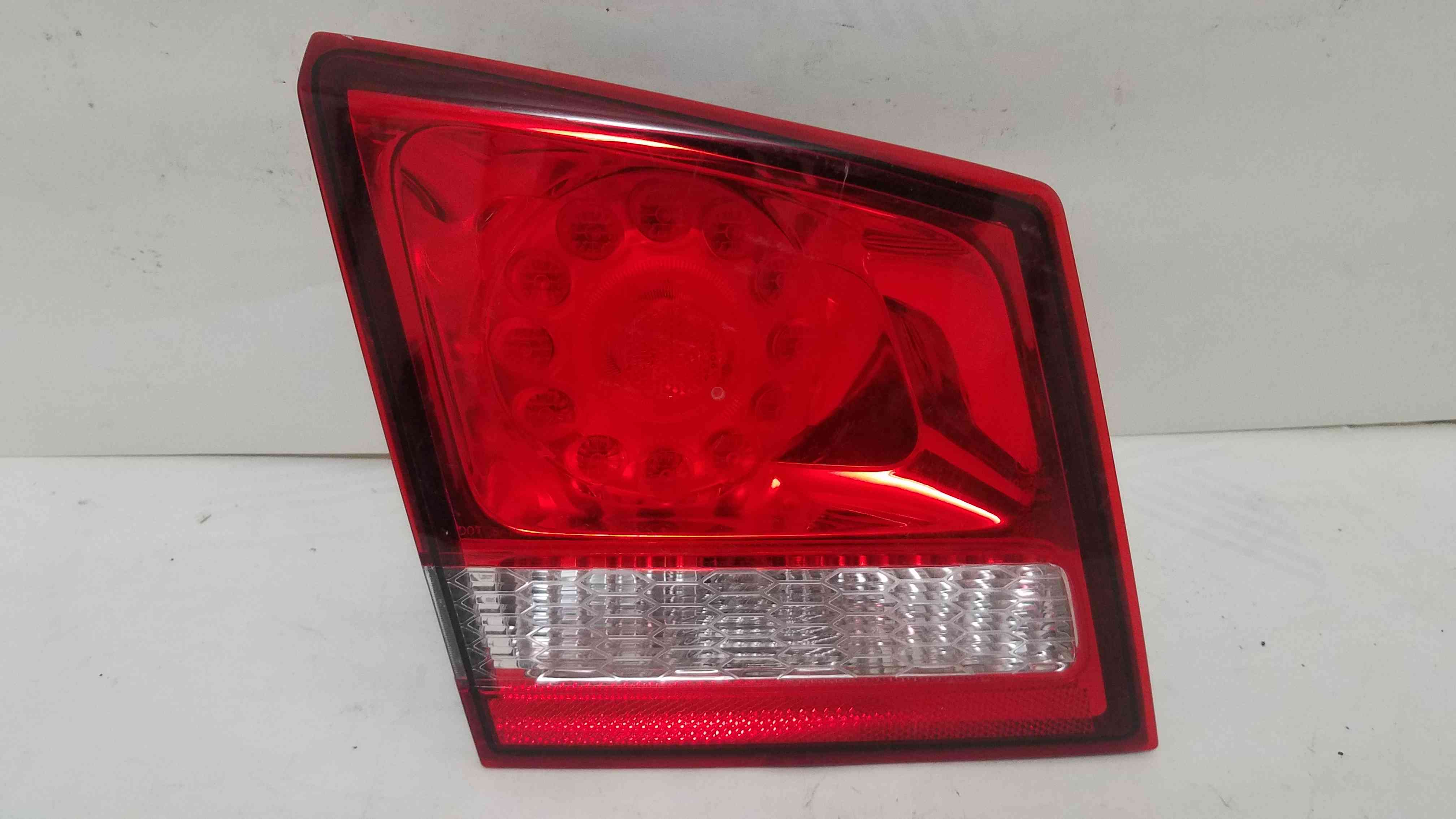 Ліхтар задній лівий внутрішній Dodge Journey 2021 2020 2019 2018 2017 2016 2015 2014 2013 2012 2011 68078516AE