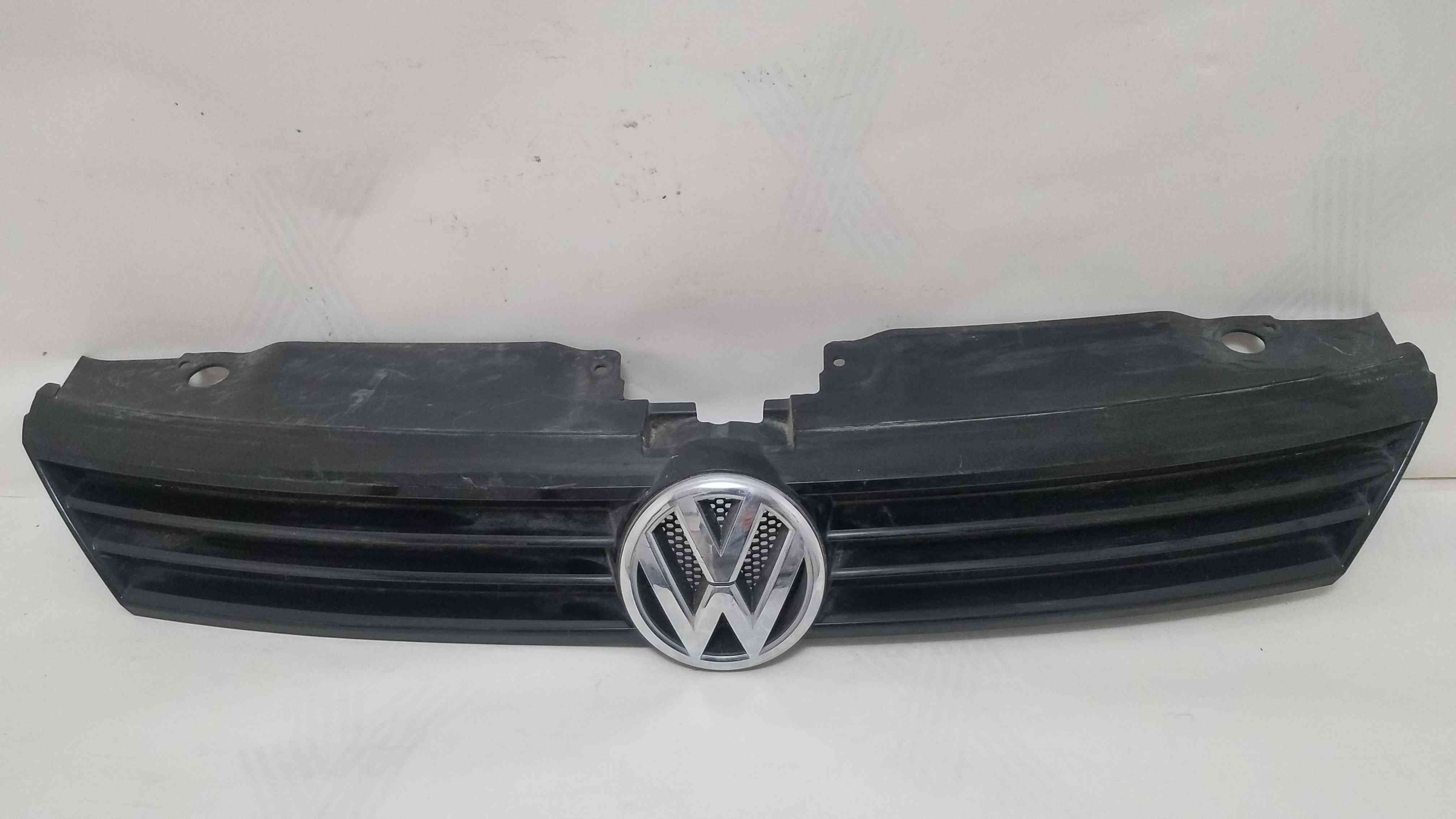 Решітка радіатора гриль Volkswagen Jetta 2014 2013 2012 2011 5C6-853-653 5C6-853-651-QWA