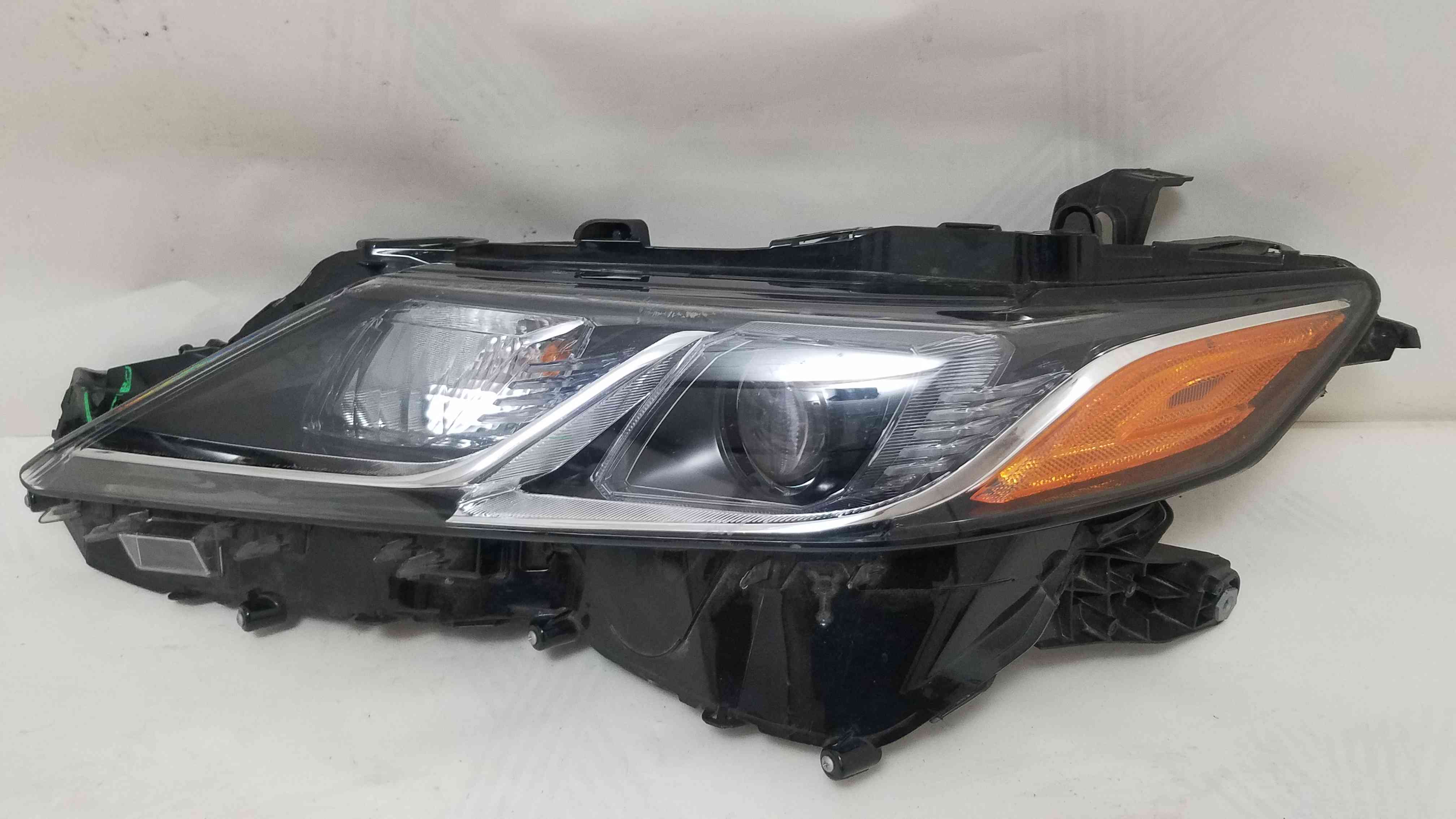 Фара передня ліва Toyota Camry 2021 2020 2019 2018 81150-06C40