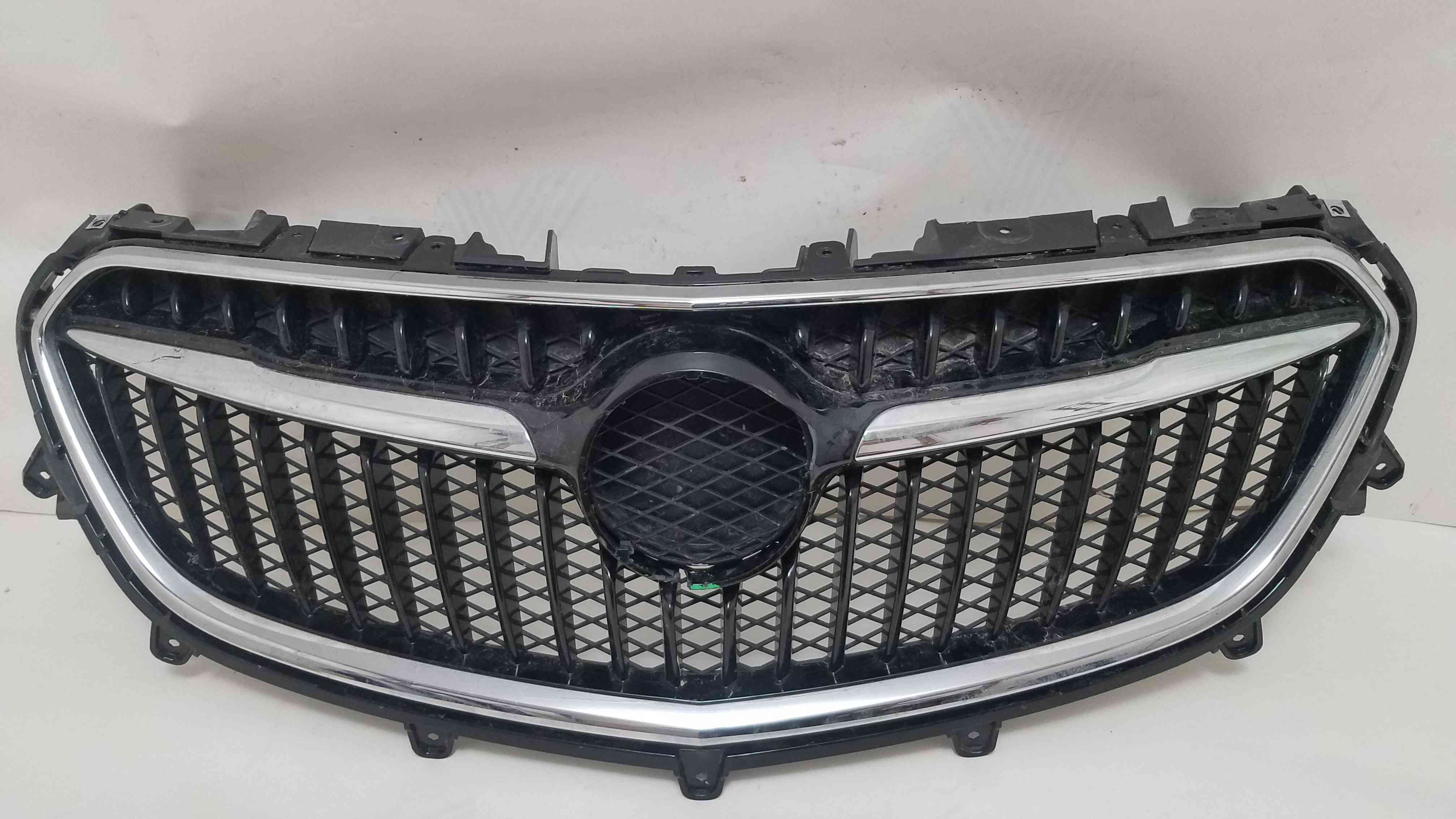 Решітка радіатора гриль Buick Encore 2021 2020 2019 2018 2017 42698092 95391794 42698090