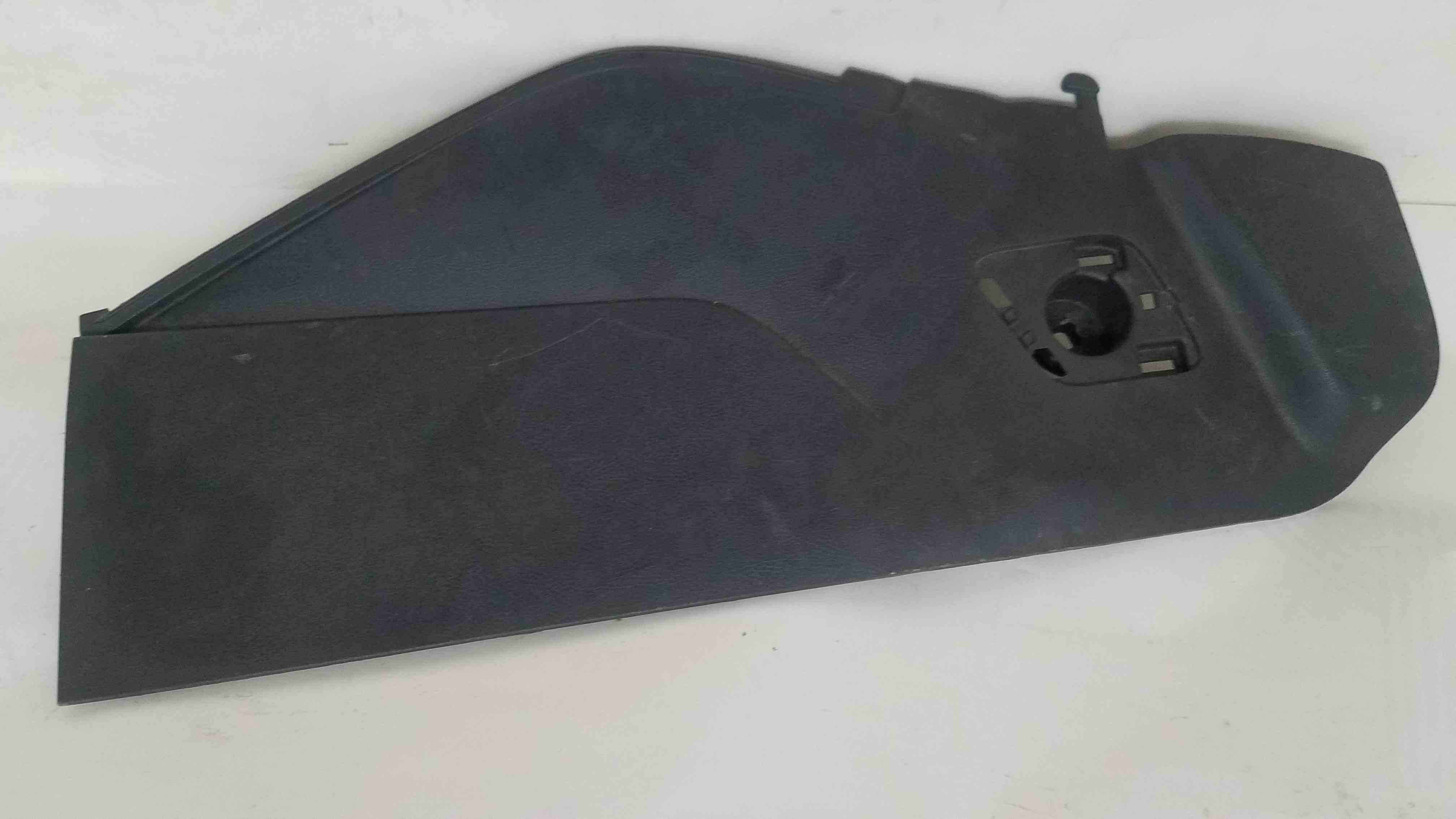 Накладка центральної консолі права Ford Focus 2014 2013 2012 2011 BM51A046B26 BM51-A046B26
